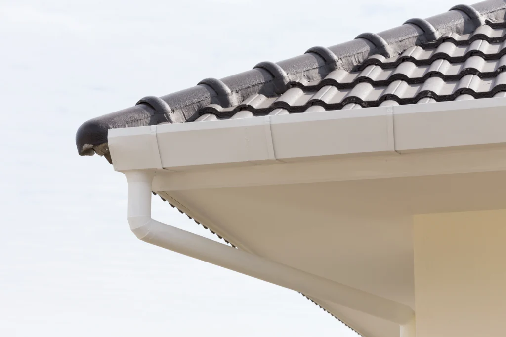 Local gutter technician working in Oakland County